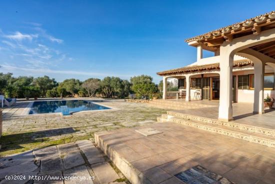 Se venda villa independiente con piscina.Parcela de 7.500m² con vivienda de 350m2. - BALEARES