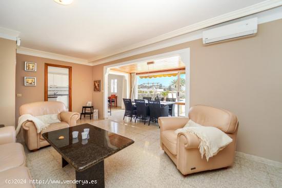 ¡A 417 m de la playa! Encantador bungalow de 2 dormitorios con un espacio adicional para dormir, en