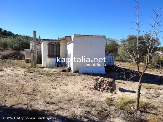 CASA CON TERRENO Y ALMACEN A LA VENTA EN ONTINYENT, UBICADA EN LA ZONA DE MORERA. - VALENCIA