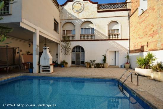  CASA EN VENDA AMB JARDÍ - PISCINA I DOS GARATGES A IGUALADA - PASSEIG - BARCELONA 