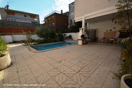 CASA EN VENDA AMB JARDÍ - PISCINA I DOS GARATGES A IGUALADA - PASSEIG - BARCELONA