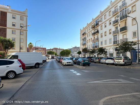 Plaza de garaje con trastero - CADIZ