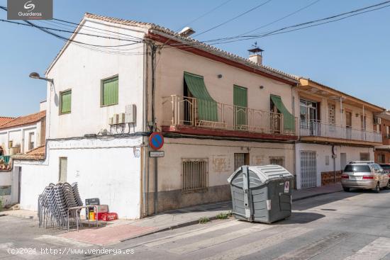 Casa en esquina en el centro de La Zubia - GRANADA