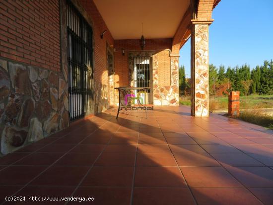 EXCEPCIONAL CHALET REFORMADO EN DEHESILLA DE CALAMON, BADAJOZ 🏡✨ - BADAJOZ