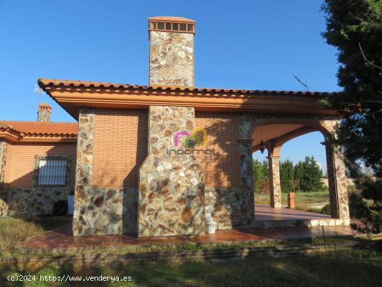 EXCEPCIONAL CHALET REFORMADO EN DEHESILLA DE CALAMON, BADAJOZ 🏡✨ - BADAJOZ