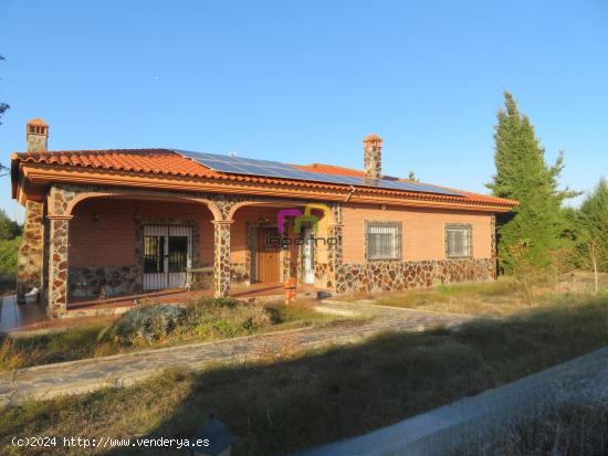 EXCEPCIONAL CHALET REFORMADO EN DEHESILLA DE CALAMON, BADAJOZ 🏡✨ - BADAJOZ