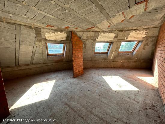 Edificio de 3 Viviendas en Construcción con Garaje Doble y Parking Incluido en Boiro, Cabo de Cruz 