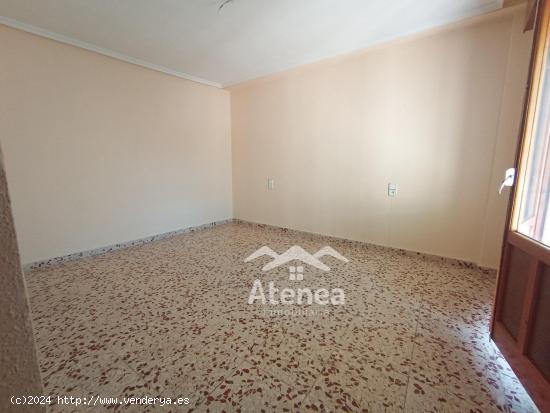 Piso con cochera y trastero a un precio increíble - ALBACETE