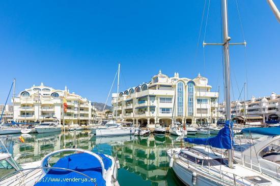 Exclusivo local en Puerto Marina - MALAGA