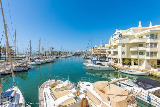 Exclusivo local en Puerto Marina - MALAGA