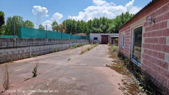 FINCA DE RECREO EN CARRACEDELO - LEON