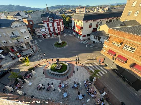  SE VENDE 2º PISO EN LA PLAZA VENDIMIADOR DE CACABELOS - LEON 