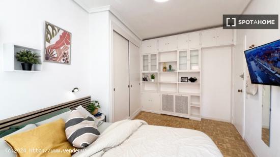 Habitaciones para alquilar en apartamento de 6 habitaciones en Salamanca - MADRID