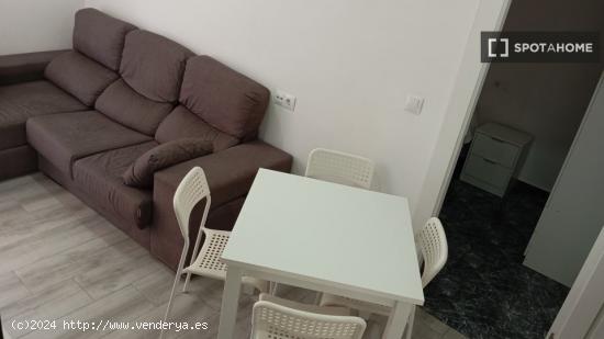 Apartamento completo de 3 dormitorios en Granada - GRANADA