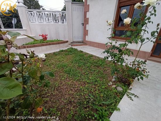 PARA REFORMAR. PAREADA EN ESQUINA. CON BONITO JARDÍN Y GARAJE INDEPENDIENTE. - CANTABRIA