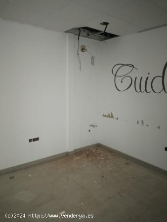 SE ALQUILA LOCAL COMERCIAL 50M² - CADIZ