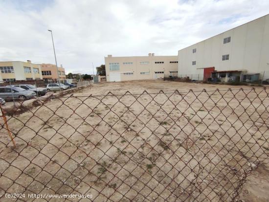 Parcela al lado del centro comercial Bahía de las Dunas (San Fulgencio) - ALICANTE