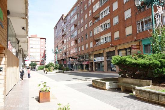 Torrelavega centro torres de Carbaza 3 dormitorios ascensor terraza acristalada y trastero - CANTABR