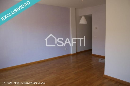 Se vende bonito piso en Santa Bárbara (43570).