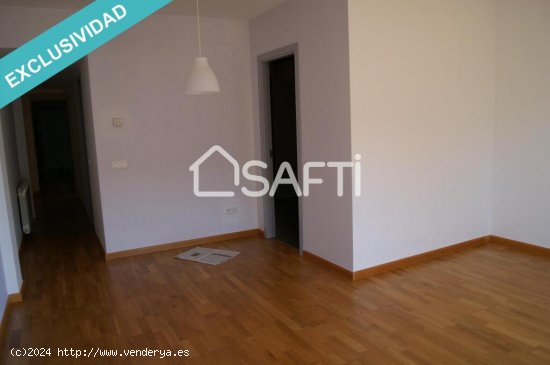 Se vende bonito piso en Santa Bárbara (43570).