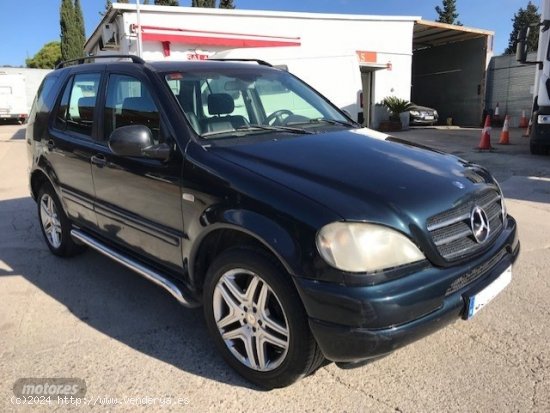 Mercedes Clase M ML 270 CDI 6 VELOCIDADES 4W4 de 2001 con 305.774 Km por 4.500 EUR. en Barcelona