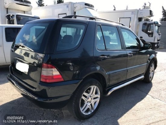 Mercedes Clase M ML 270 CDI 6 VELOCIDADES 4W4 de 2001 con 305.774 Km por 4.500 EUR. en Barcelona