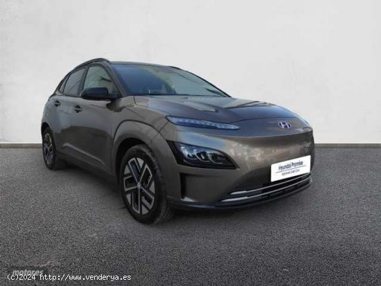 Hyundai Kona Electric Maxx 100kW de 2024 con 6.600 Km por 35.600 EUR. en Huelva