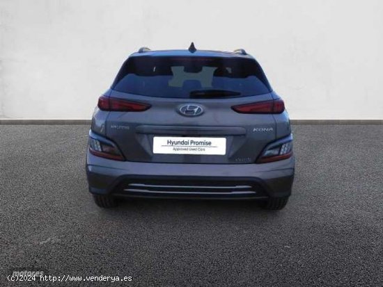 Hyundai Kona Electric Maxx 100kW de 2024 con 6.600 Km por 35.600 EUR. en Huelva