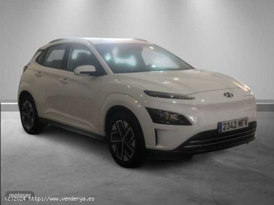 Hyundai Kona Electric Maxx 100kW de 2023 con 9.261 Km por 31.200 EUR. en Huelva