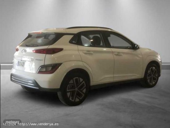 Hyundai Kona Electric Maxx 100kW de 2023 con 9.261 Km por 31.200 EUR. en Huelva