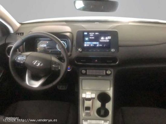 Hyundai Kona Electric Maxx 100kW de 2023 con 9.261 Km por 31.200 EUR. en Huelva