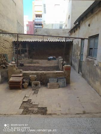 SE VENDE CASA PARA REFORMAR/CAROLINAS ALTAS - ALICANTE