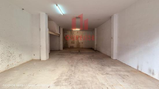 LOCAL COMERCIAL CON ZONA DE CARGA Y DESCARGA EN SU ENTRADA - ORENSE