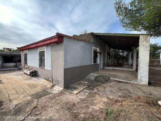 Interesante chalet en Cheste en plena naturaleza a 30 minutos de valencia - VALENCIA