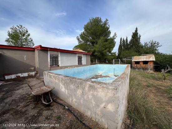 Interesante chalet en Cheste en plena naturaleza a 30 minutos de valencia - VALENCIA