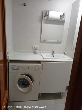 ESTUDIO CON UN BAÑO EN PLENO CENTRO DE HUELVA - HUELVA