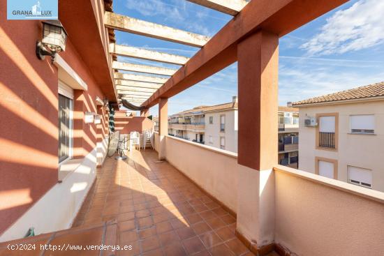 ¡Ático de ensueño con terraza y garaje en Las Gabias - GRANADA