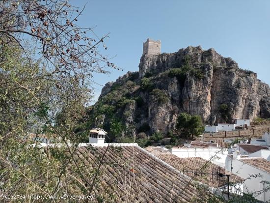  SE VENDE CASA EN CONSTRUCCION CON VISTAS AL CASTILLO EN ZAHARA DE LA SIERRA - CADIZ 