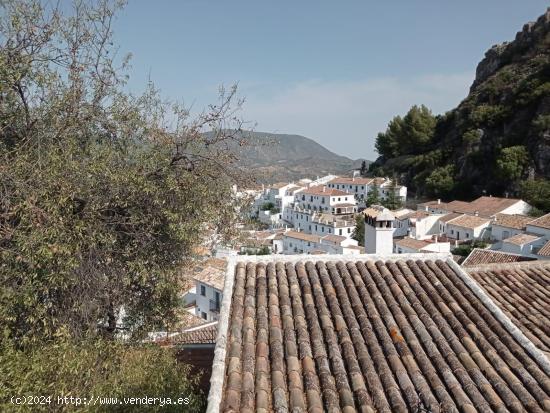 SE VENDE CASA EN CONSTRUCCION CON VISTAS AL CASTILLO EN ZAHARA DE LA SIERRA - CADIZ