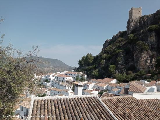 SE VENDE CASA EN CONSTRUCCION CON VISTAS AL CASTILLO EN ZAHARA DE LA SIERRA - CADIZ