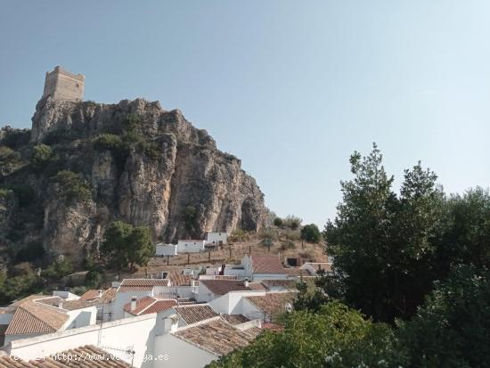 SE VENDE CASA EN CONSTRUCCION CON VISTAS AL CASTILLO EN ZAHARA DE LA SIERRA - CADIZ