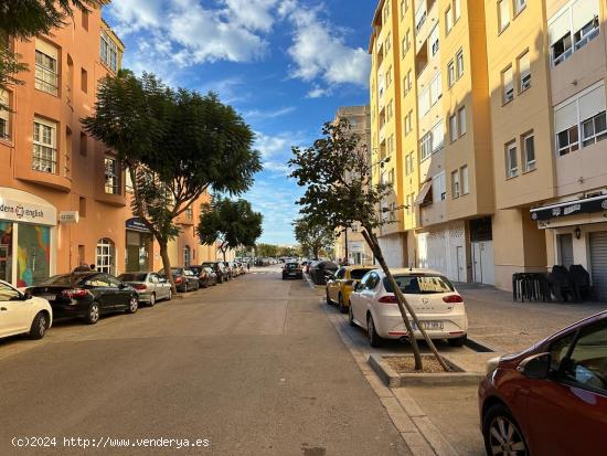 Local en alquiler - CADIZ