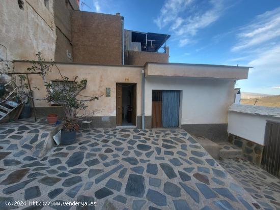  SE VENDE CASA DE PLANTA BAJA DE 2 HABITACIONES  EN ABRUCENA - ALMERIA 