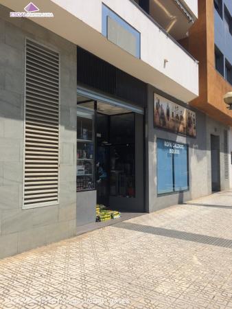 Se vende Local Comercial en zona Mercadona de Monzon - HUESCA