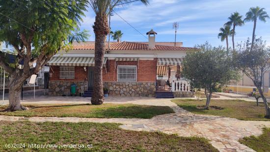 CHALET INDEPENDIENTE EN GIRASOLES - ALICANTE