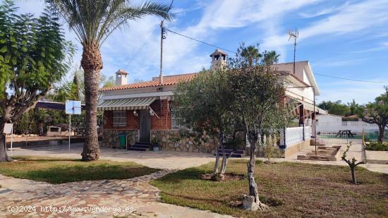 CHALET INDEPENDIENTE EN GIRASOLES - ALICANTE