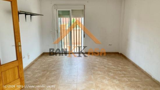 SE VENDE PISO EN LA GANGOSA - ALMERIA