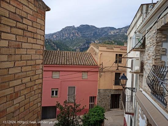 CASA RURAL DE 3 PLANTAS A REFORMAR - ZONA CENTRO DEL PUEBLO- - TARRAGONA