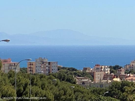 piso con vista al mar con dos plazas de aparcamiento, trastero. Piscina comunitaria - MALAGA