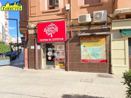 LOCAL COMERCIAL EN ESQUINA CON MAGNIFICA UBICACION EN PLAZA SANTA RITA - ALMERIA